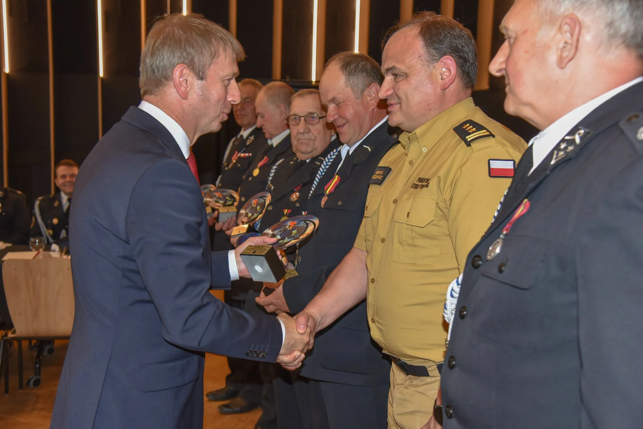 Zjazd OSP w Brusach: nowe władze i odznaczenia dla druhów — zdjęcie 32