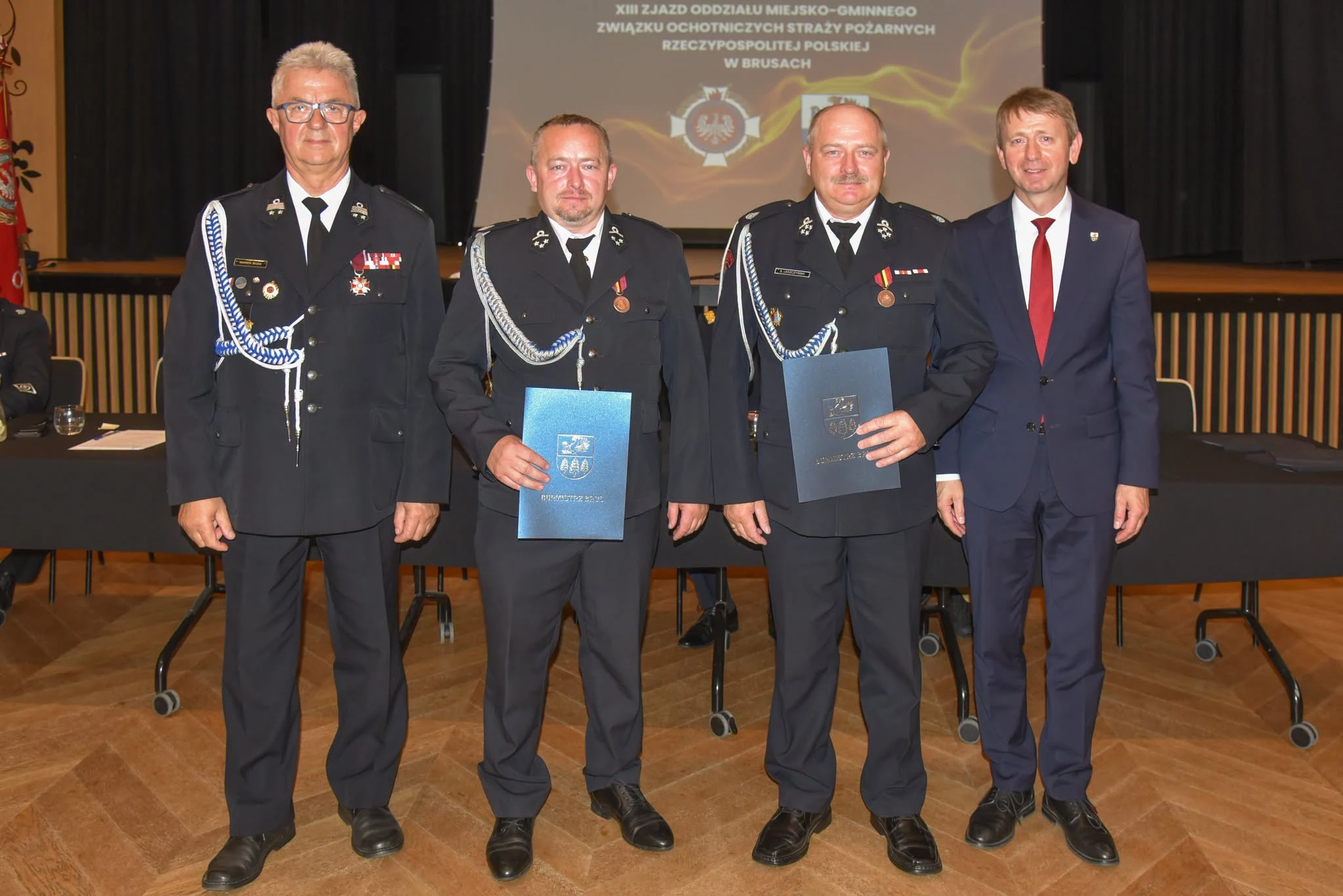 Zjazd OSP w Brusach: nowe władze i odznaczenia dla druhów — zdjęcie 38